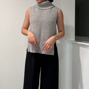 Simple, Soft, Light Gray Turtleneck from UNIQLO